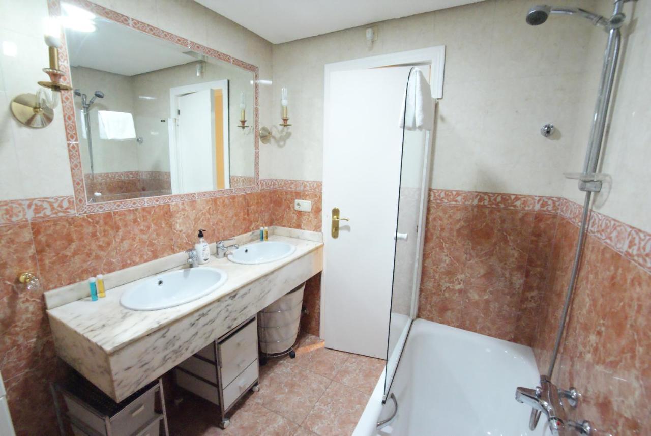 Ferienwohnung Lujoso Y Espacioso Piso En El Corazon De Alicante Con Hidromasaje Exterior foto
