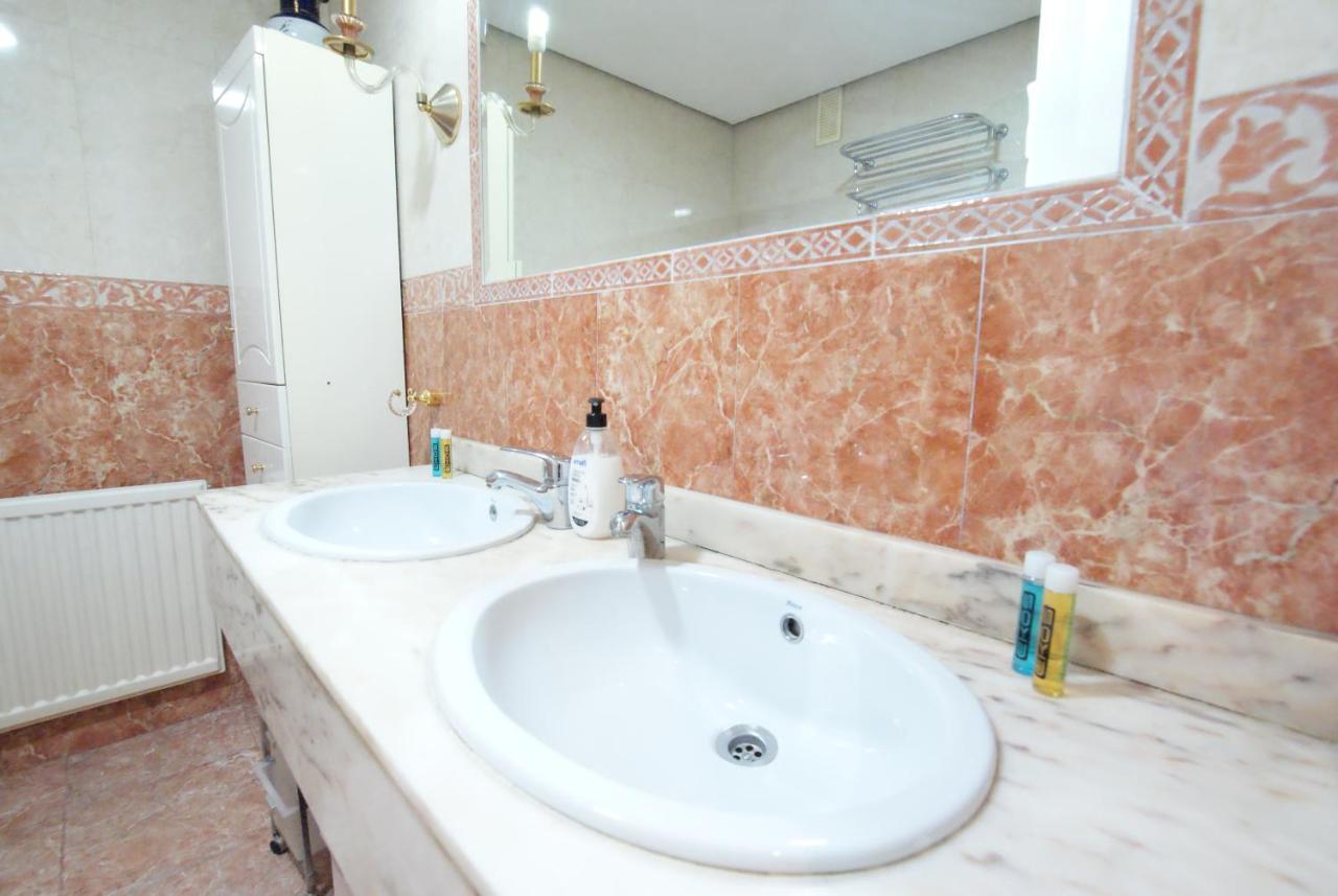 Ferienwohnung Lujoso Y Espacioso Piso En El Corazon De Alicante Con Hidromasaje Exterior foto