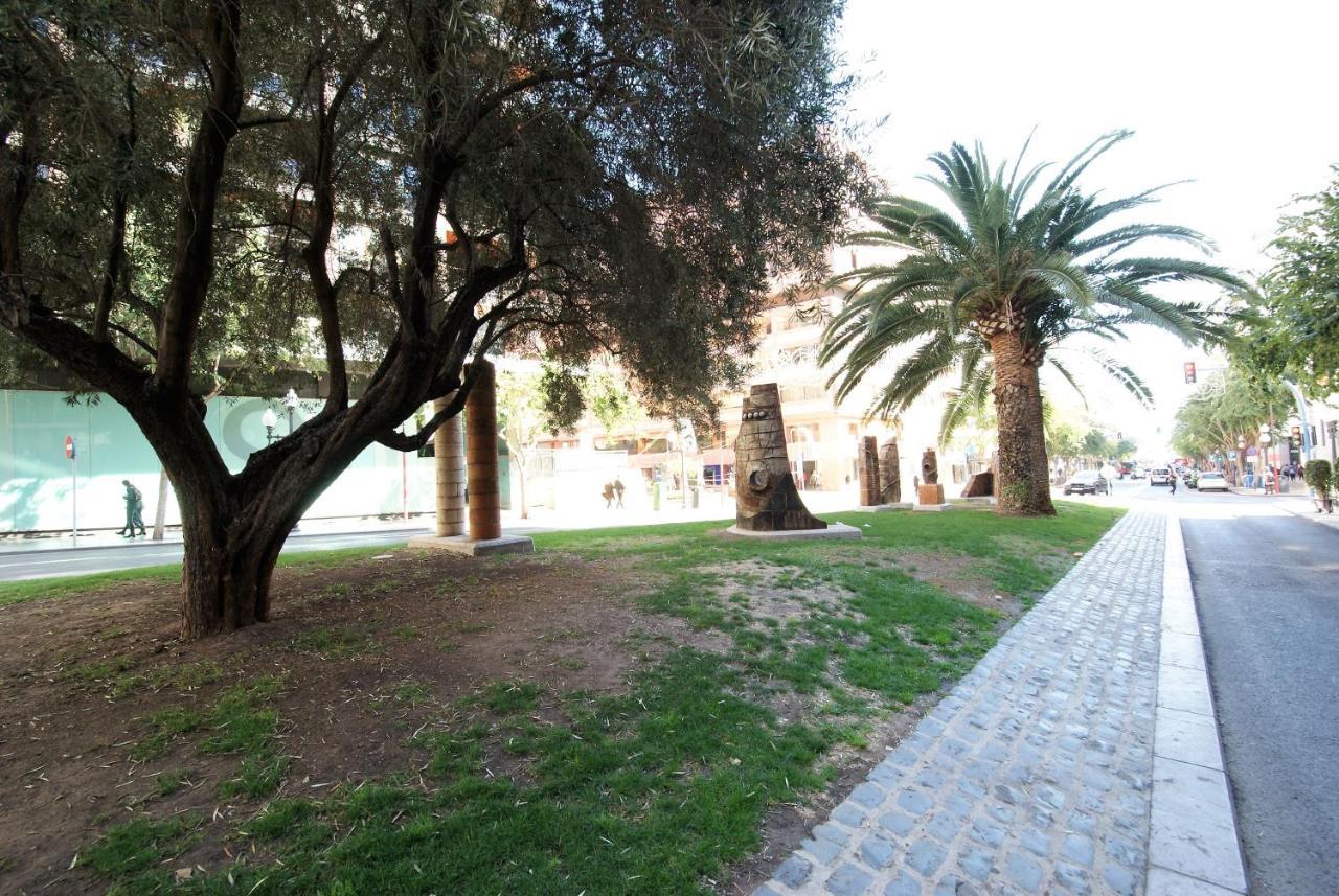Ferienwohnung Lujoso Y Espacioso Piso En El Corazon De Alicante Con Hidromasaje Exterior foto