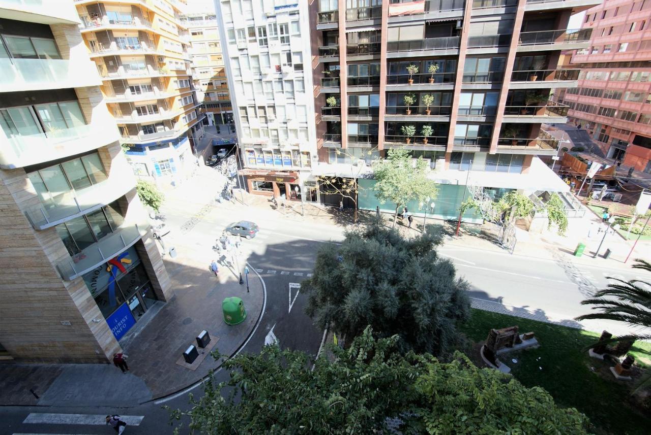 Ferienwohnung Lujoso Y Espacioso Piso En El Corazon De Alicante Con Hidromasaje Exterior foto